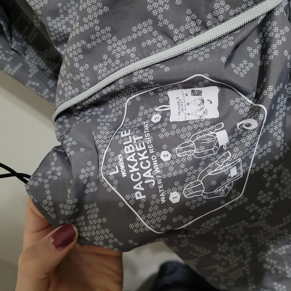 ASICS | Packable Running Jacket - Picture 10 of 10